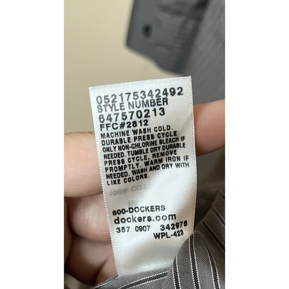 Docker's Mens Medium Gray & Black Striped Long Sleeve Button Up Shirt - Picture 3 of 6